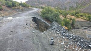 elazigda koy yolunda cokme Y169rKOO.jpg